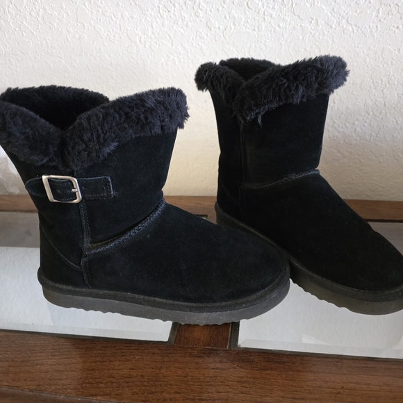 NEW black fleece lined sueded boots. - Picture 2 of 6